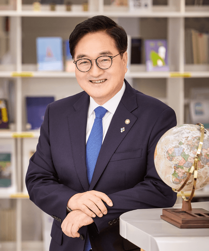 우원식 국회의원 프로필 사진 - 8위