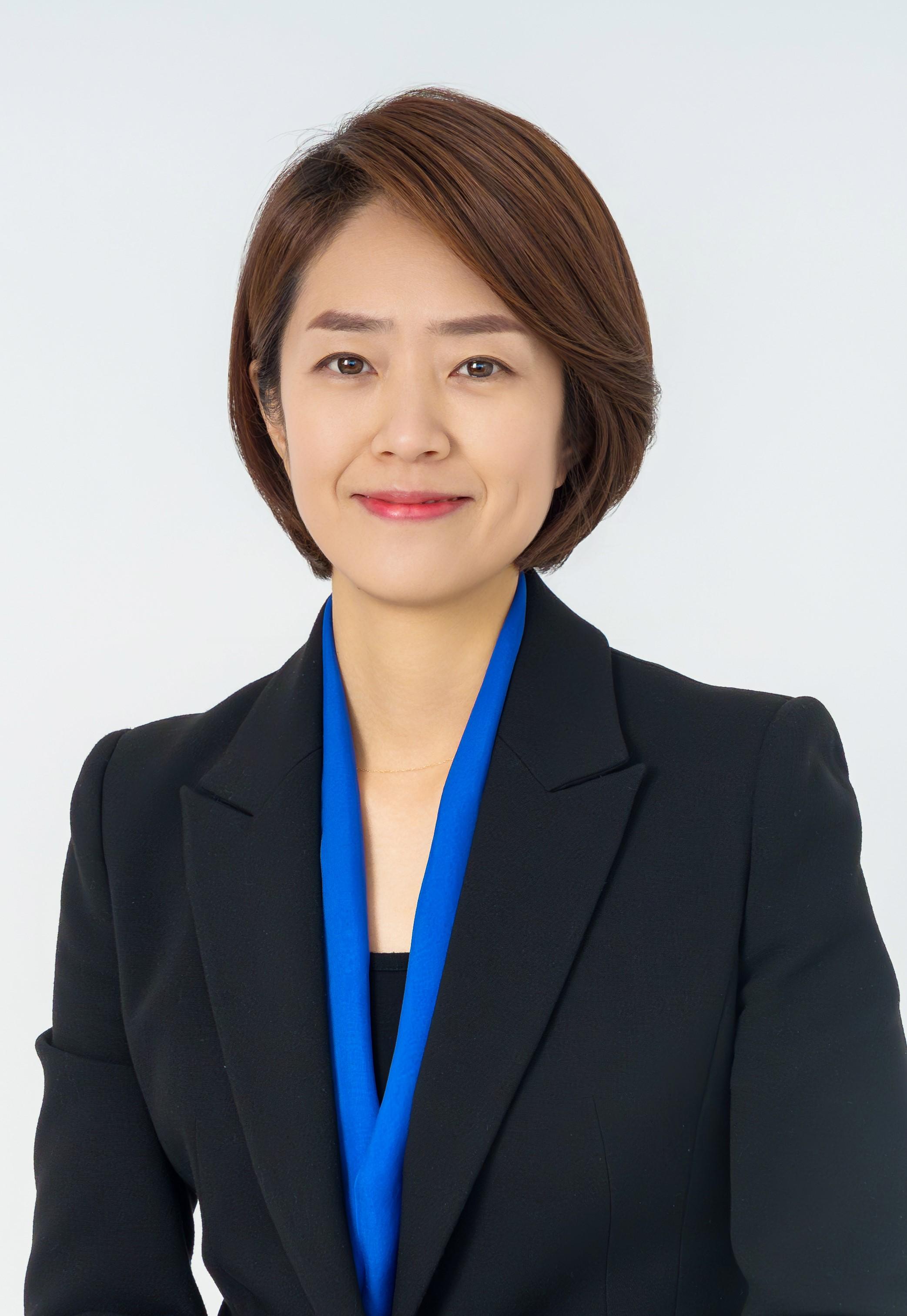 고민정 국회의원 프로필 사진 - 인기 10위